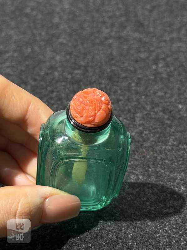 清 绿玻璃四开窗鼻烟壶 - 图6